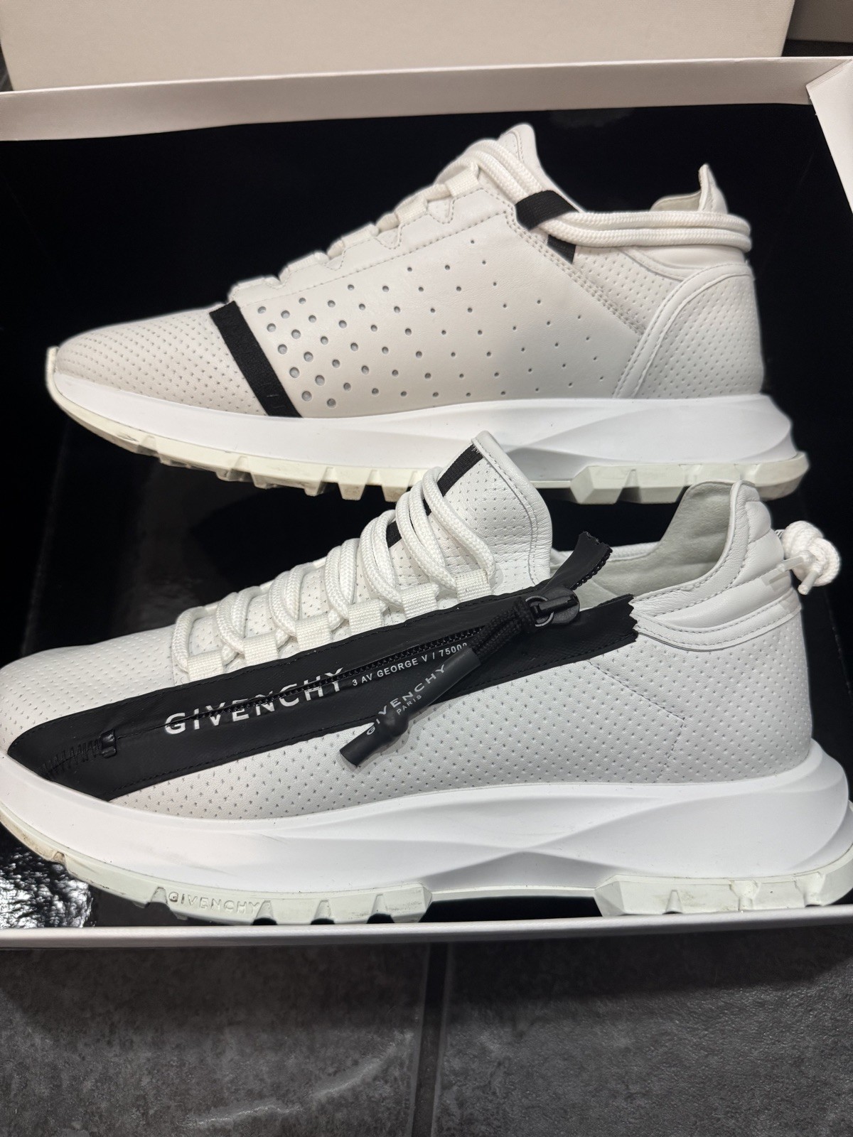 Givenchy Spectre Logo Zip Runner Trainers  white … - image 2