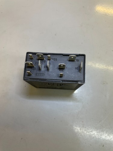 2002 VW PASSAT , WIPER RELAY CONTROL 4B0 955 531 A - Picture 3 of 4