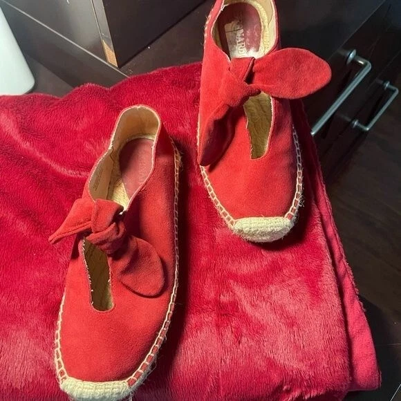 Neiman Marcus Bernardo Shoes red suede for woman . Size 6