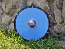 Scudo cavaliere medievale, pronto per la battaglia con armi, design rotondo, LARP, HEMA, SCA