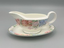 Royal Albert Fonteyn - Sauciere mit Griff und St&auml;nder.