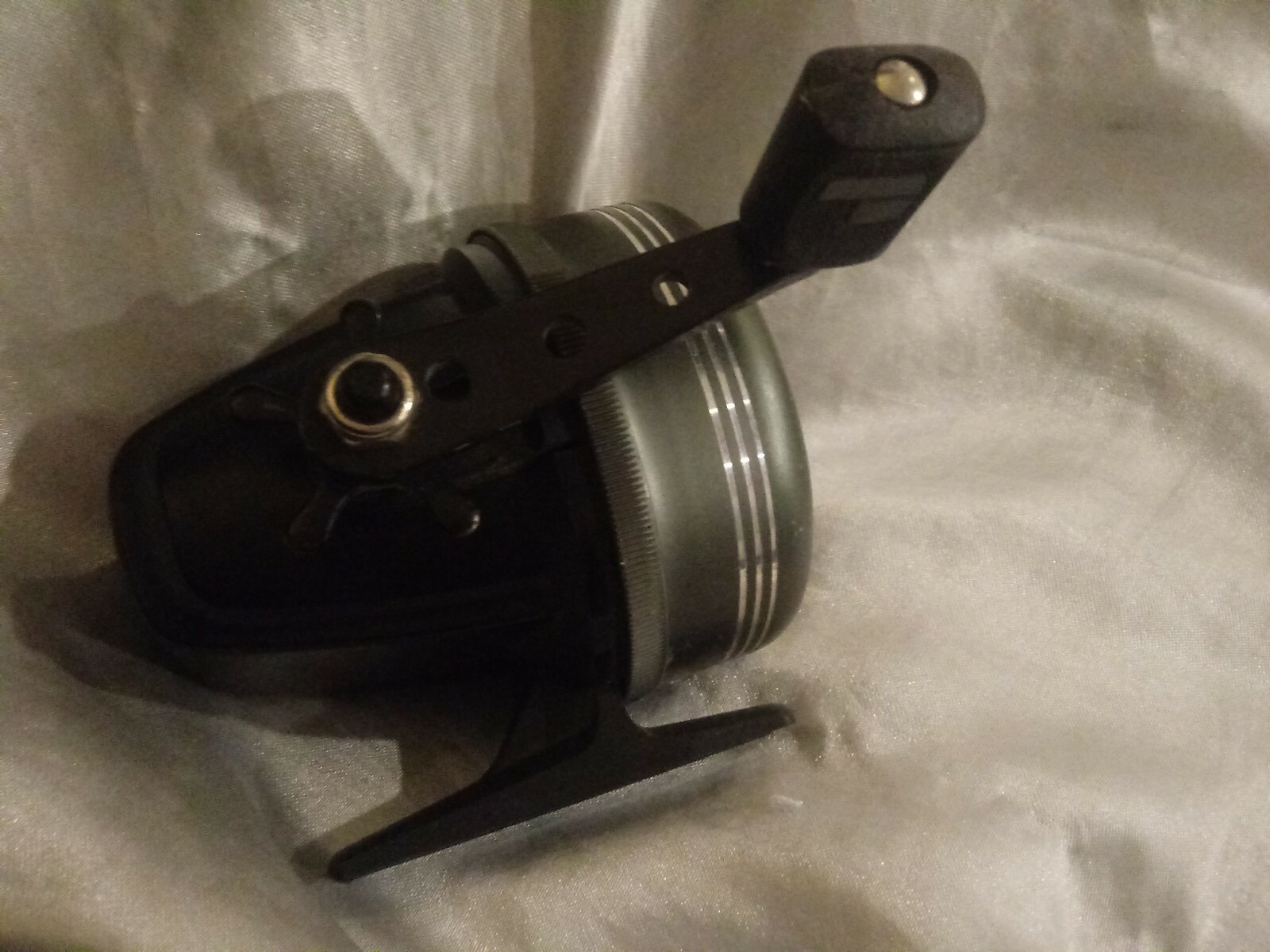 VINTAGE JOHNSON GRAPHITE MODEL 710 FISHING REEL eBay