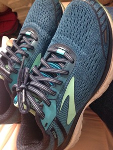 brooks gts 18 womens size 7.5