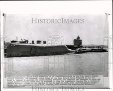 1958 Press Photo Navy Submarine USS Grayback Moved for Commissioning, California