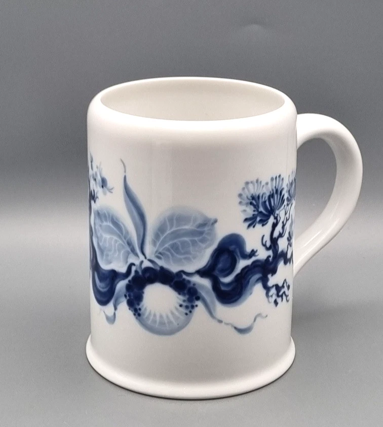 Meissen Porzellan Krug Bierkrug Humpen blaue Orchidee auf Ast Handmalerei floral - Bild 2 von 4
