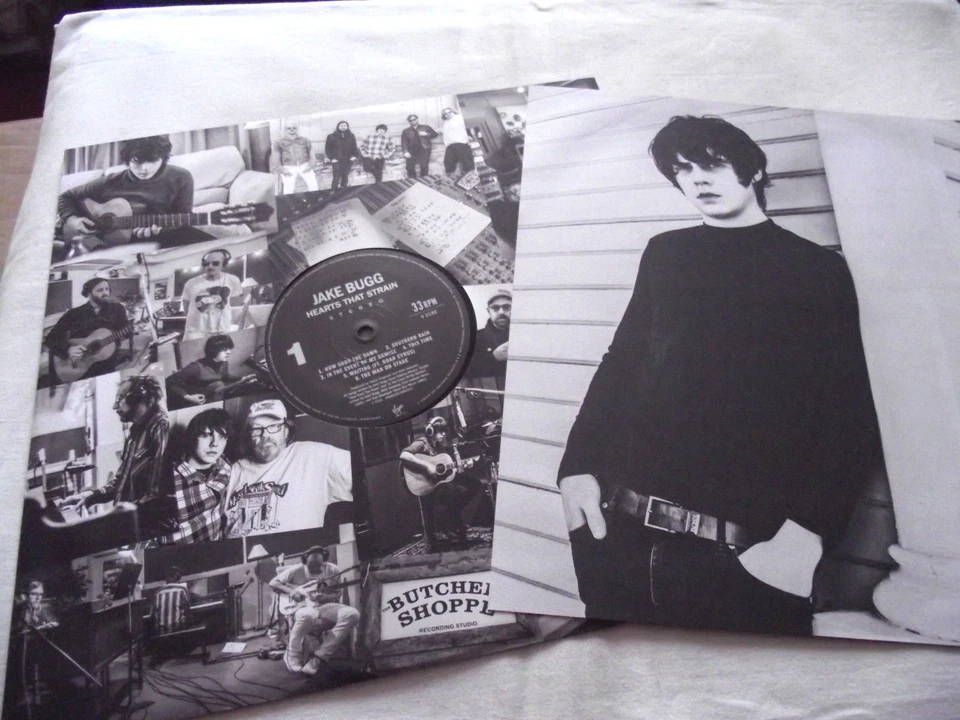 JAKE BUGG ~ HEARTS THAT STRAIN ** 2017 EU VIRGIN LP w/ INSERT. - Image 4 of 4