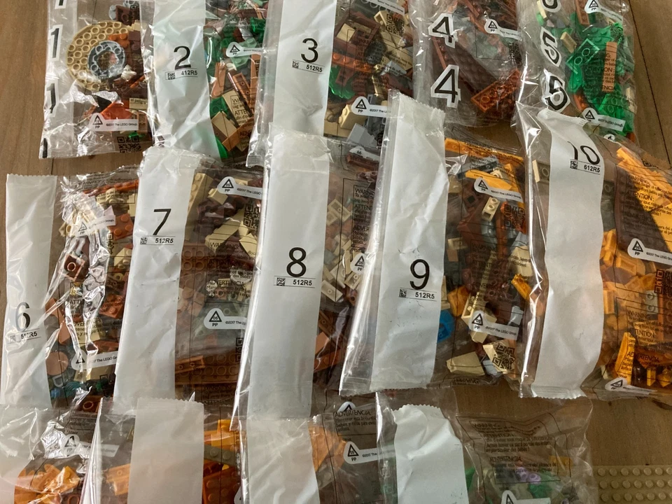 LEGO 43242 Disney Snow White and the Seven Dwarfs Cottage - NO MINIFIGURES! - Image 3 of 4