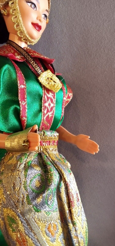 Barbie Thailandese 1997 dalle Bambole del Mondo Collezione - Senza Scatola - Foto 6 di 15