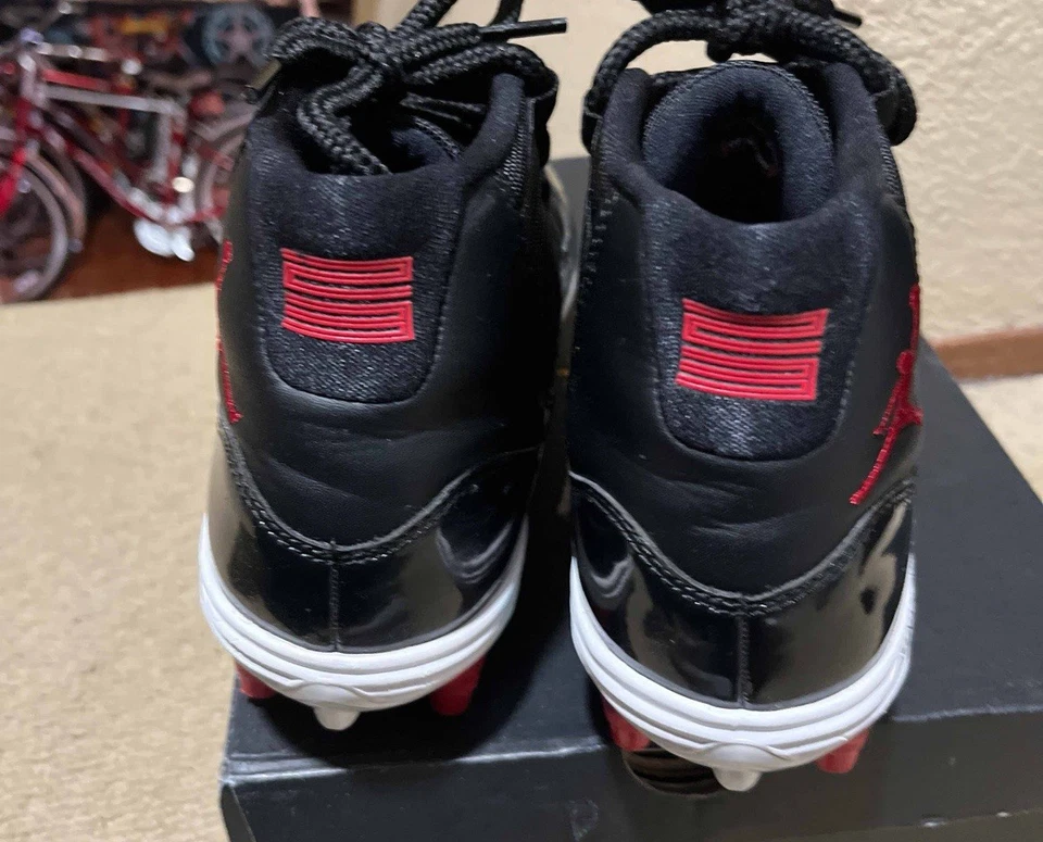 Chuteiras de futebol Nike Air Jordan 11 retrô TD criadas pretas AO1561-010 masculinas tamanho 8 - Imagem 4 de 4