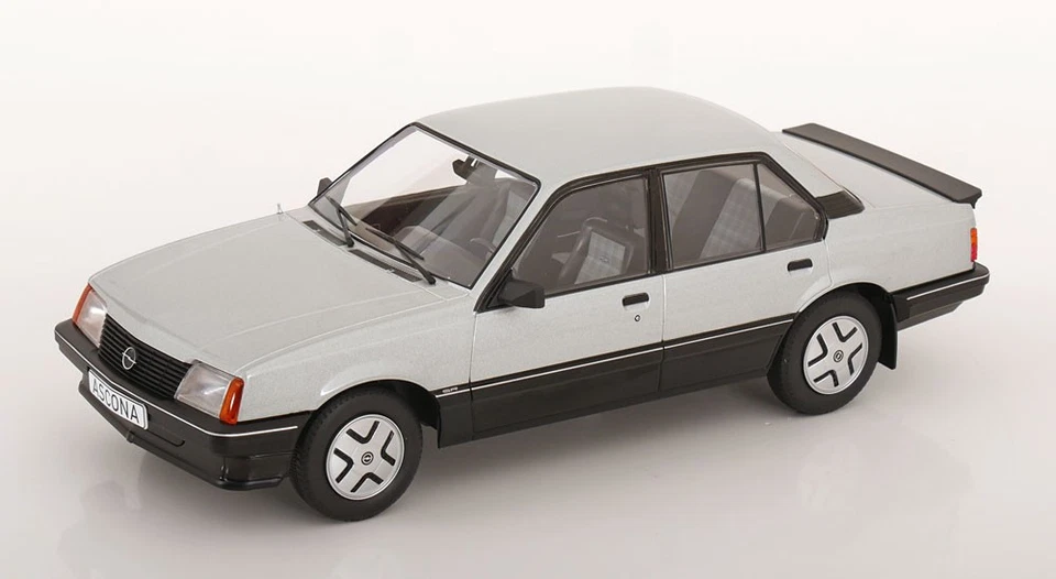 1:18 MCG Opel Ascona C SR 1981 silver/black - Bild 1 von 3