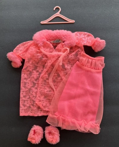Vintage 1970 Barbie LOVELY SLEEP-INS #1463 with Pink Furry Slippers L