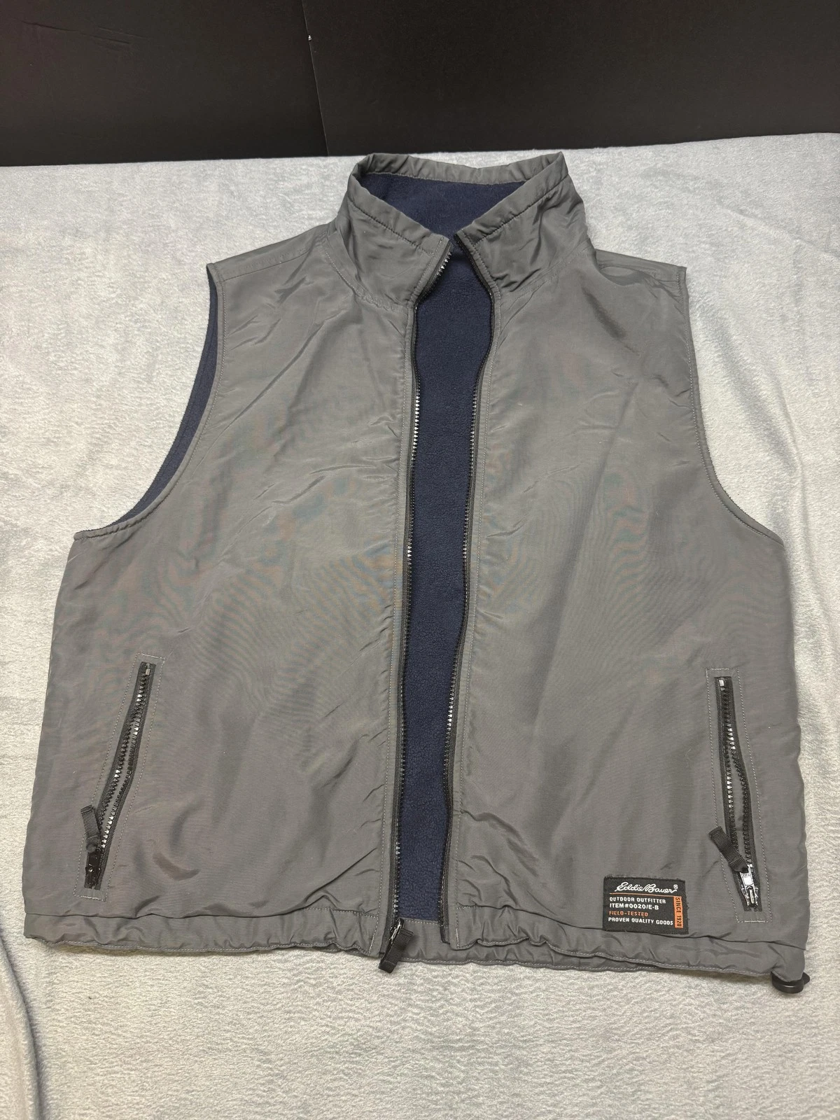 Eddie Bauer Vest Mens Medium Gray Reversible Fleece Nylon Outdoor Zip Pockets