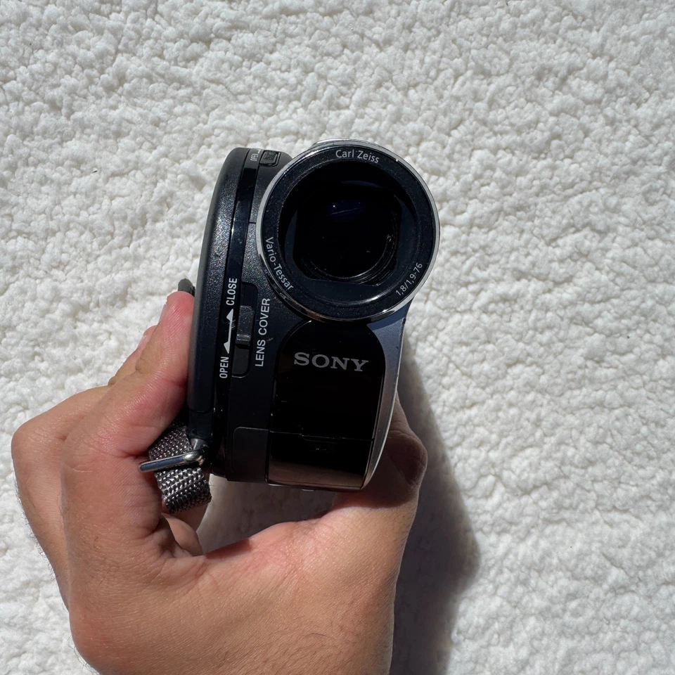 Sony HandyCam DCR-DVD108 Mini DVD Hybrid Camcorder 40x For Parts Or Repair Only - Image 2 of 4