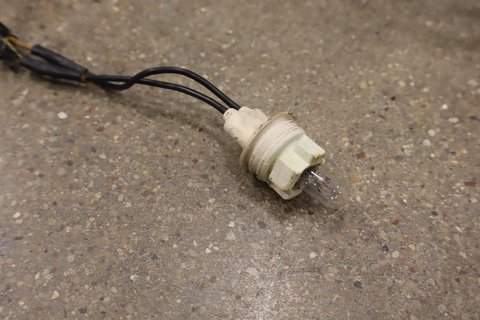 Caja de conexiones relé de fusibles de motor Plymouth Chrysler Prowler 2002 con arnés de cableado Foto 2 de 4