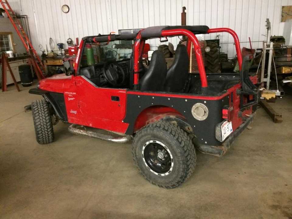 Smittybilt 76874 XRC Rear Black Corner Guards for 1997-2006 Jeep Wrangler TJ - Imagem 2 de 4