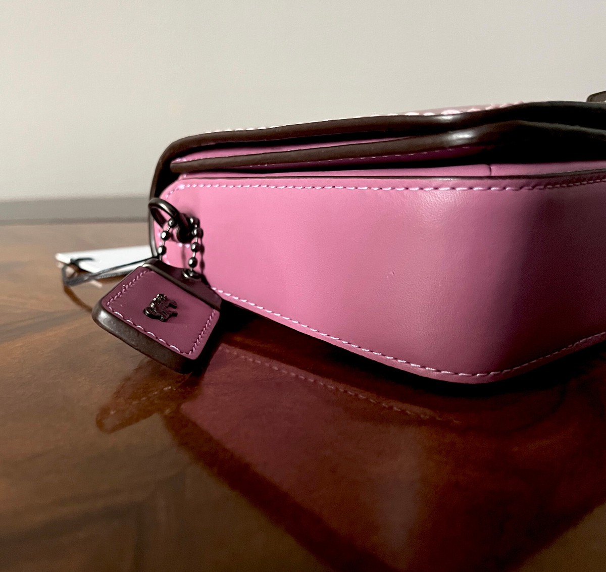 S*i様 COACH ピンク バッグ Coach 1941 High Shine Pink Metallic Interior Kisslock Coin Purse