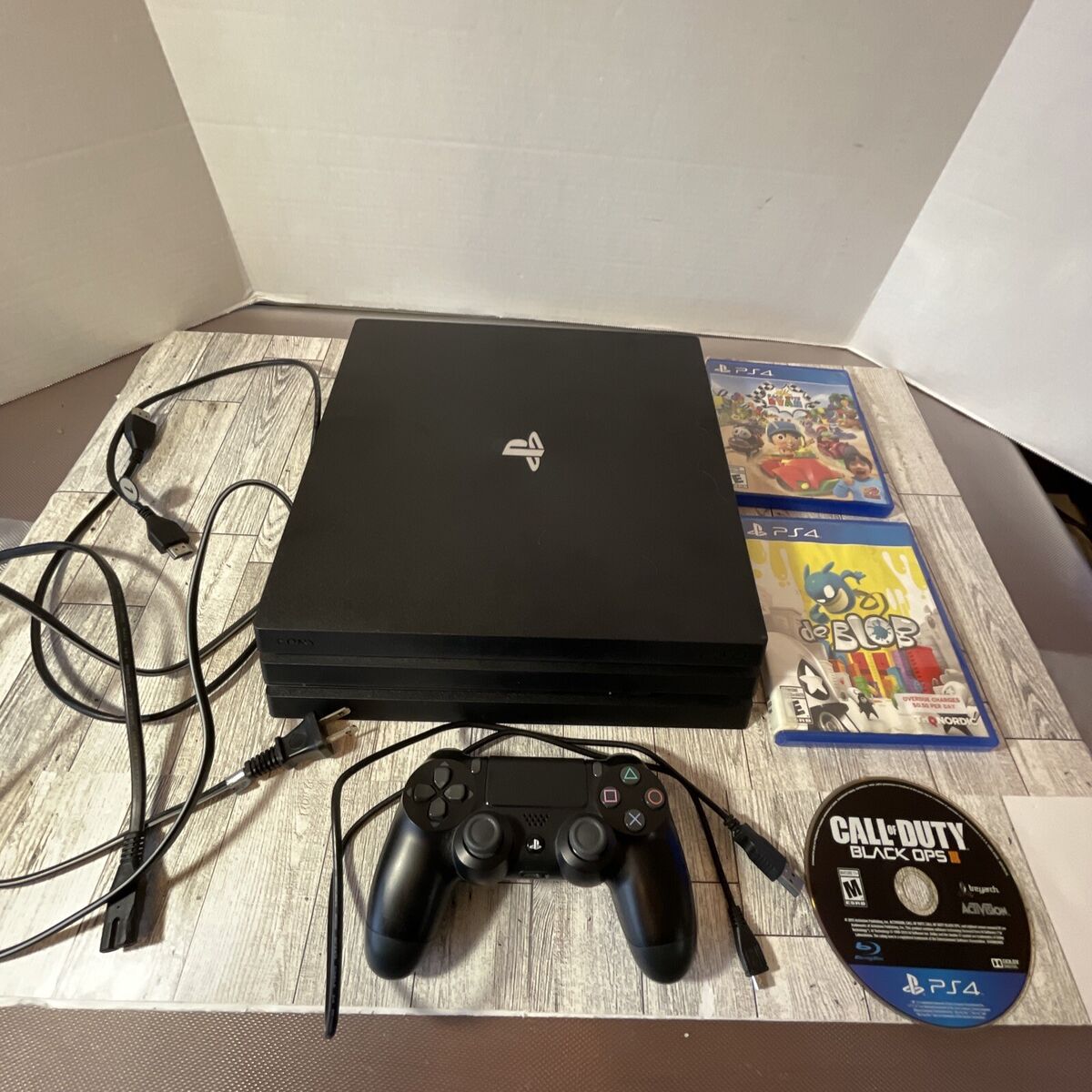 PLAYSTATION 4 PRO BUNDLE - video gaming - by owner - electronics