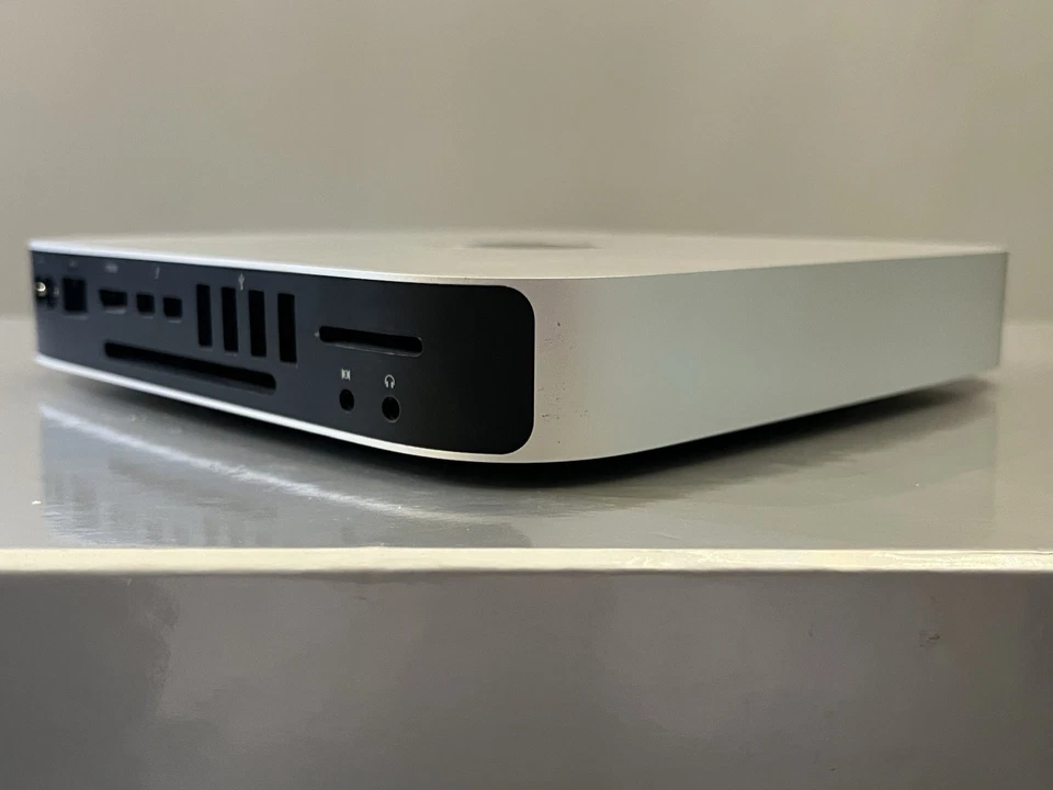 Apple Mac Mini A1347 Intel Core i5 2.5GHz 16GB RAM 250GB SSD MacOS Monterey Foto 3 de 4