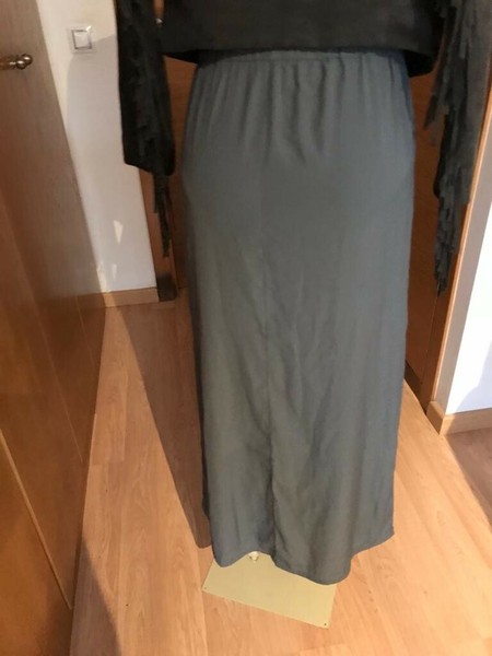 FALDA LARGA GRIS TALLA 36 - un único uso