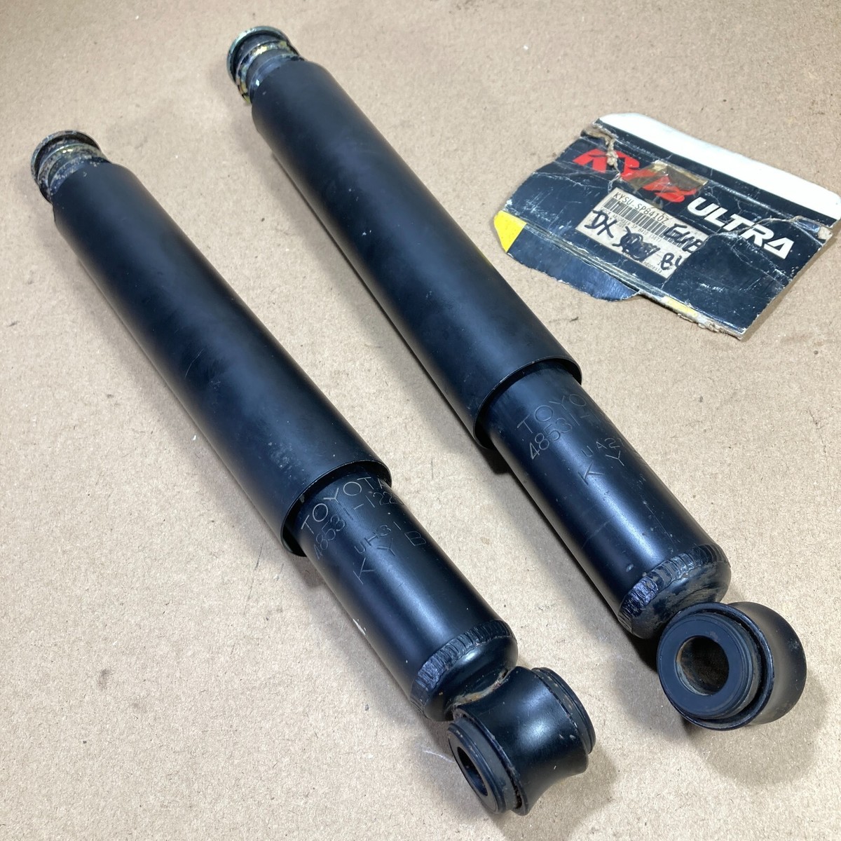 Rear Shock Absorber Pair KYSU-SP8410Z Fit For Toyota Corolla