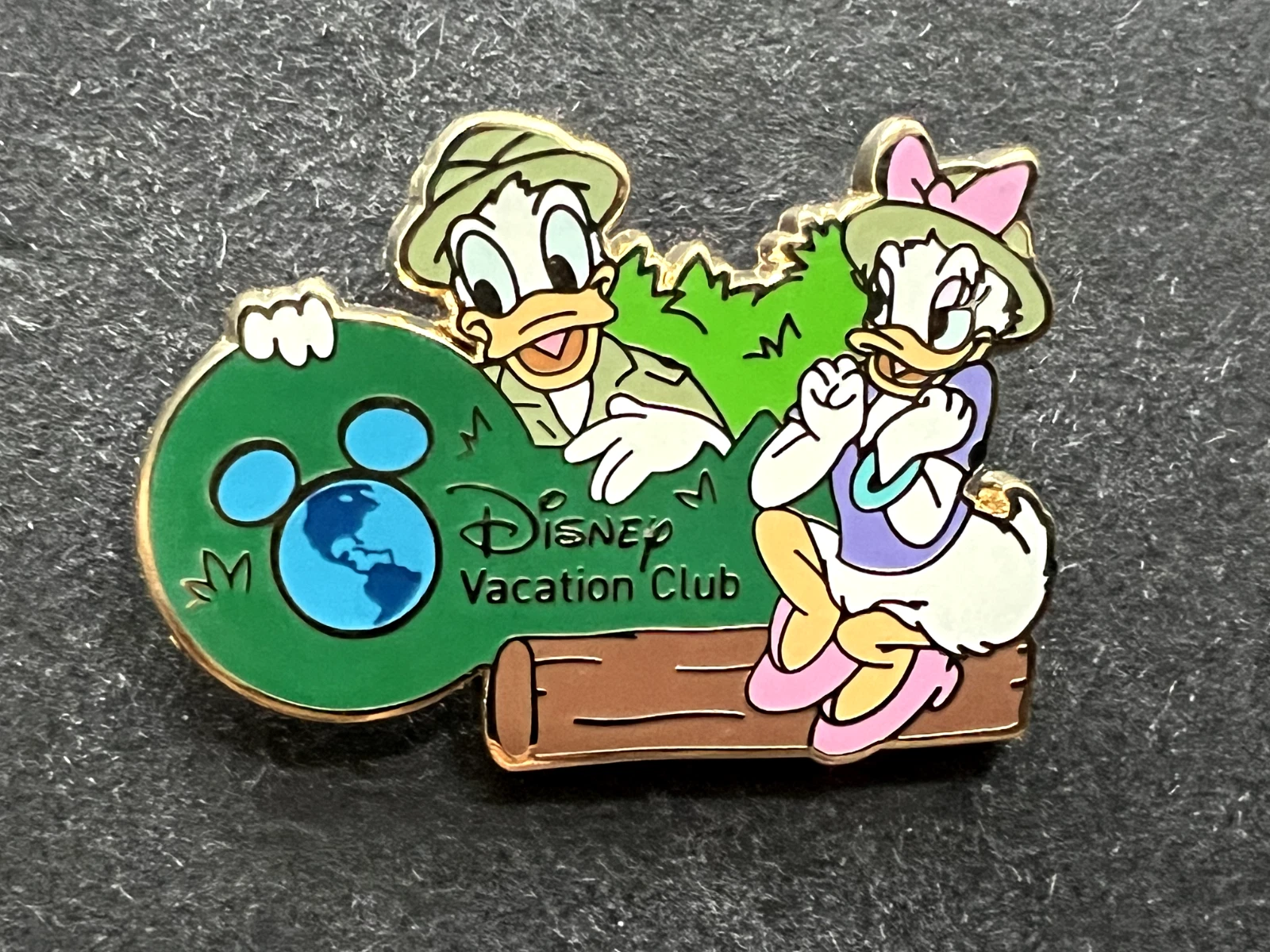 DVC Villas at Disney's Animal Kingdom Lodge Donald & Daisy Duck Disney Pin 92117