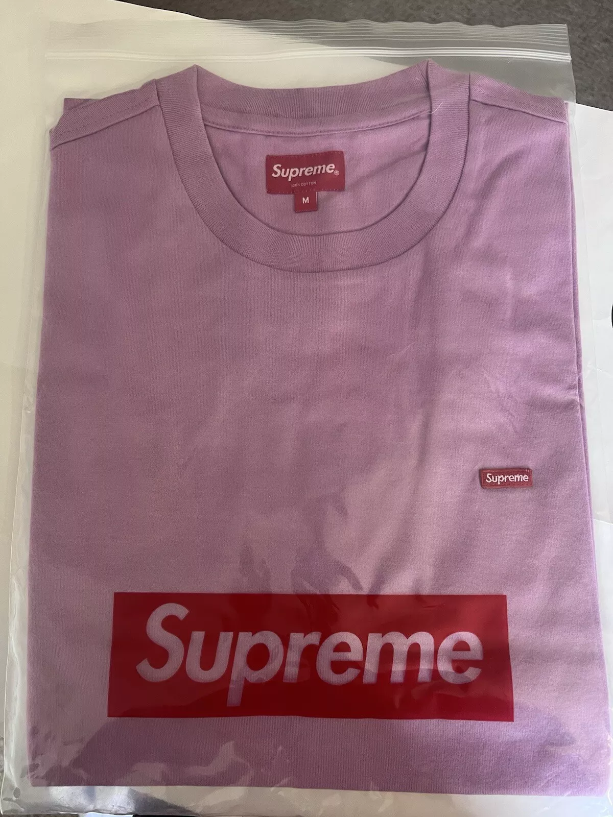 SUPREME PETITE BOITE S/S TEE  LILAS TAILLE MOYENNE FW20 FLAMBANT NEUF SCELLÉ EN USINE 