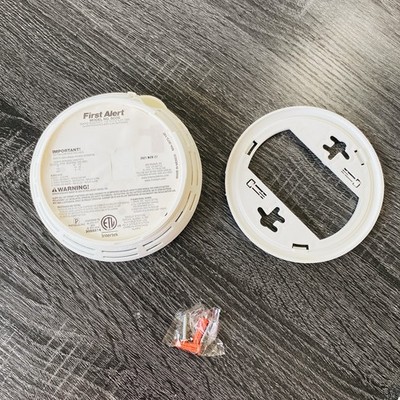 First Alert SCO5 Battery Operated Smoke & Carbon Monoxide Alarm W/ Back Plate