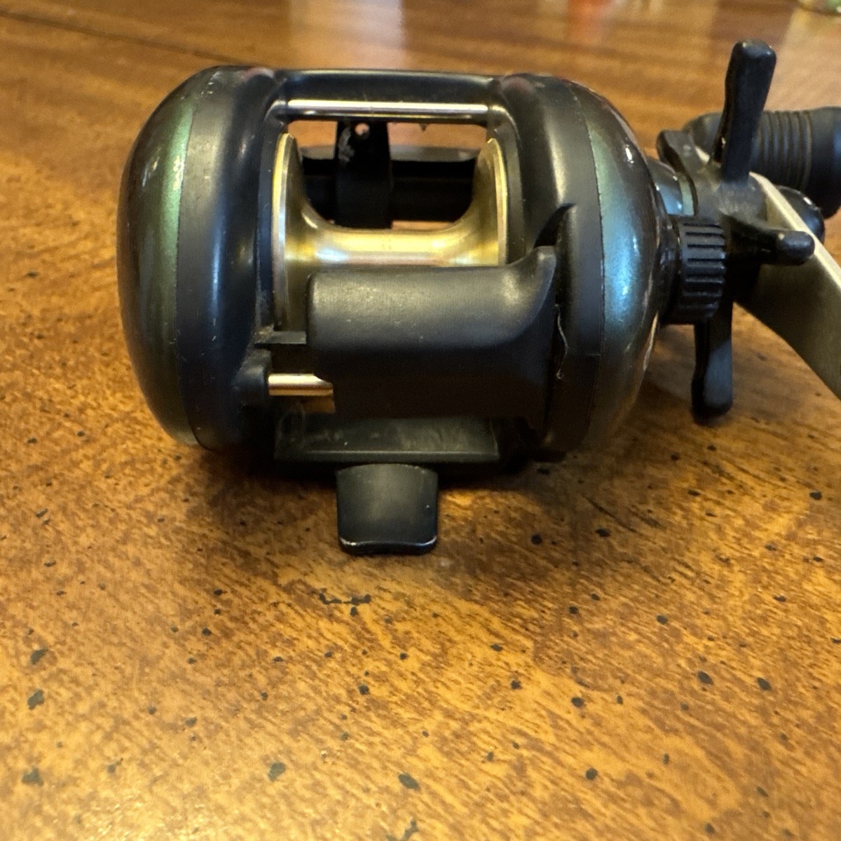 US SHIMANO Bantam CURADO CU-200 リール Shimano Bantam Curado 200 CU-200B Baitcast Reel 6.2:1 Gear Ratio