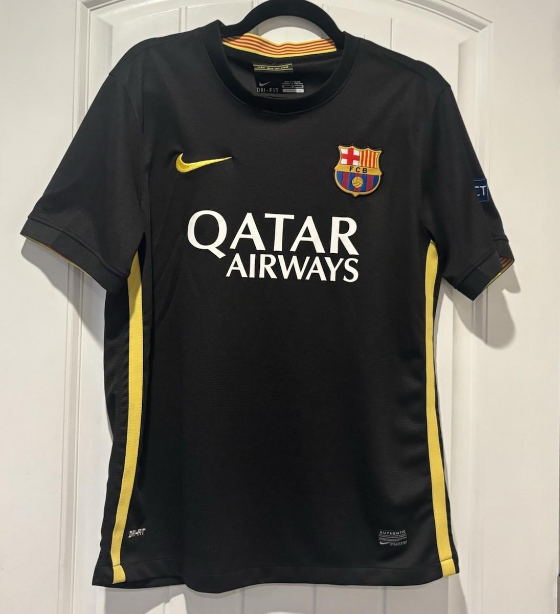Nike FC Barcelona Neymar Jr #11 Men's Soccer Jersey M Black/Yellow