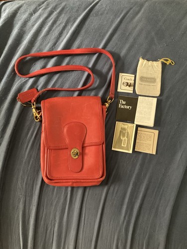Seltene rote Vintage Made in USA Coach Murphy Umhängetasche mit Original Papieren!