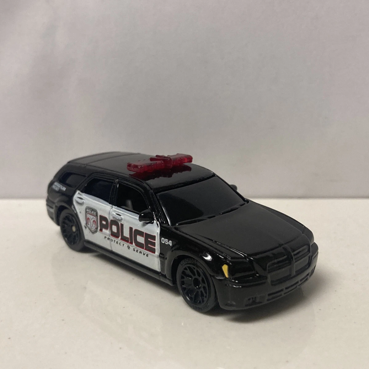 2005 05 Dodge Magnum R T Police Collectible 1 64 Scale Diecast