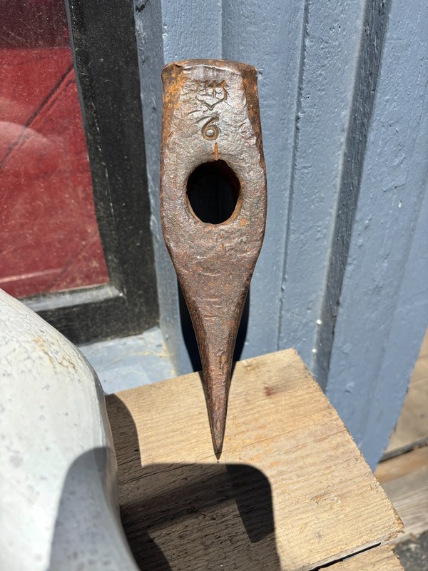 Vintage Primitive HUBBARD Crest Pittsburgh 6 LB Axe Head Wood Splitting Maul