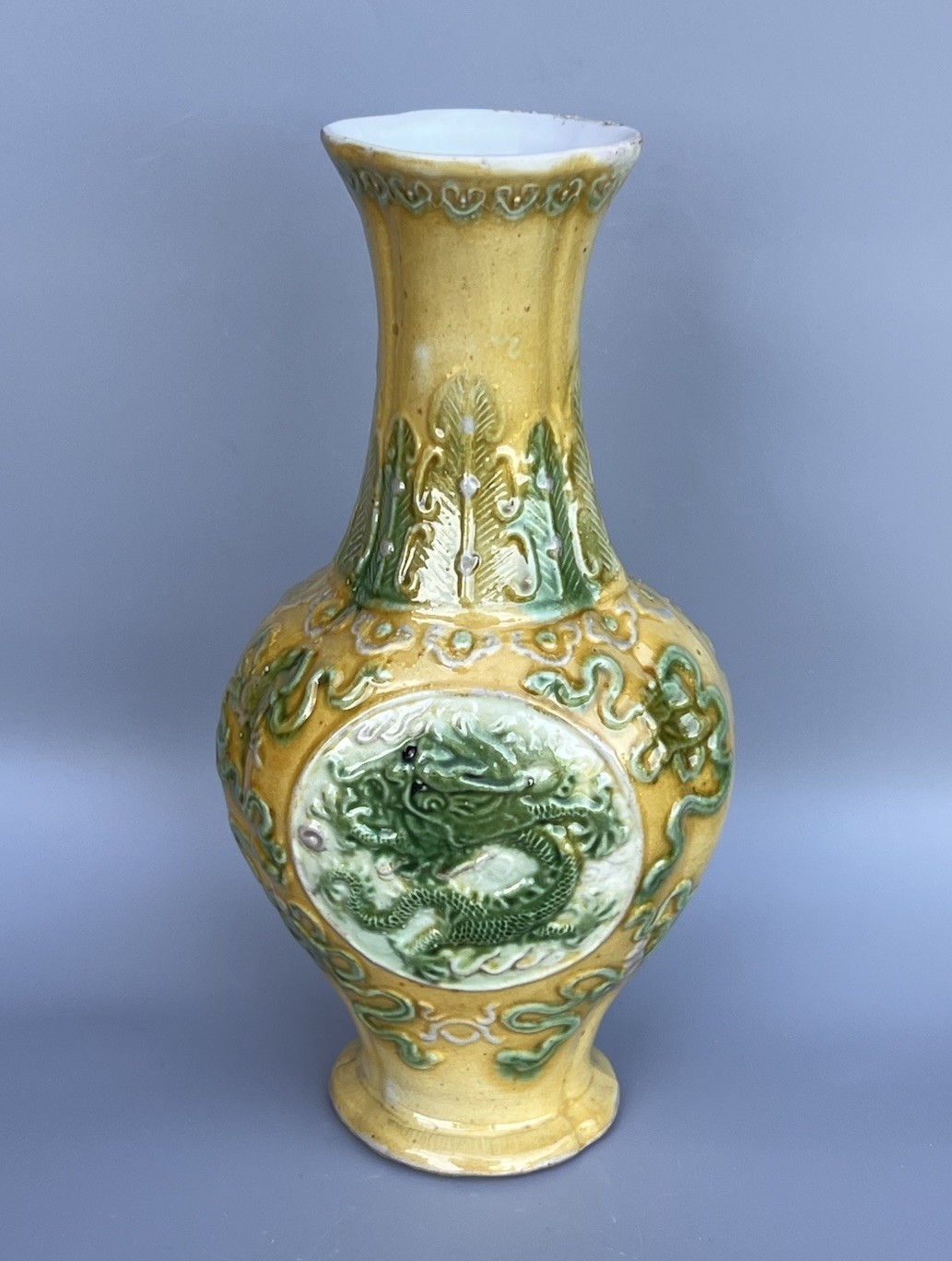 A Sancai-Glazed ‘Lobed’ Vase with Dragon Reliefs, Late Qing, H21.5cm, Good Cond.