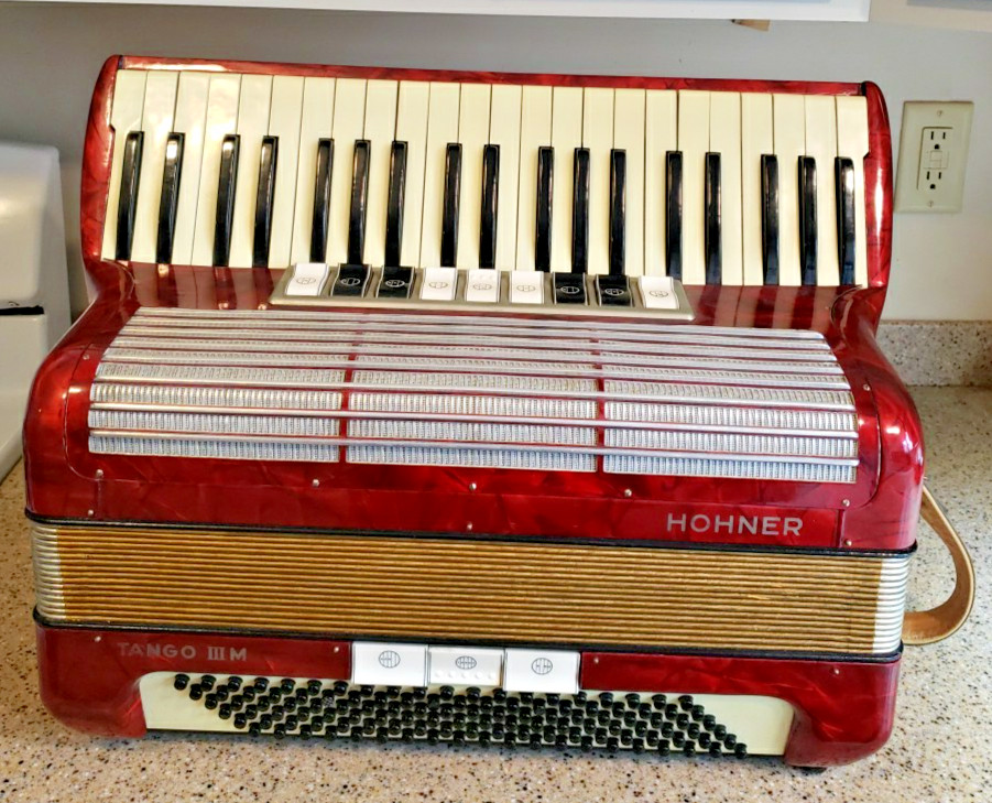 Accordion HOHNER TANGO III M Red With Case - Made in Germany