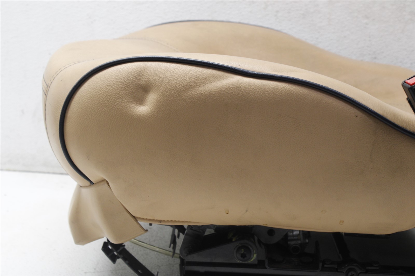 2003-2008 Maserati Quattroporte Front Right Seat Bottom OEM 03-08