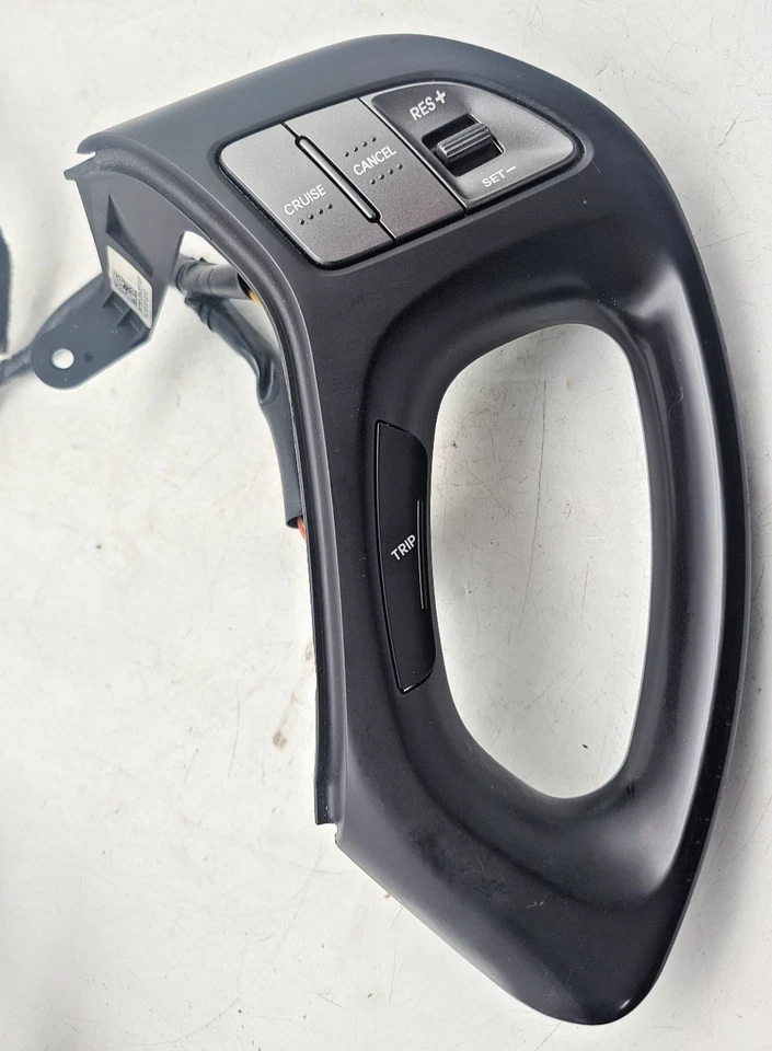 2009-2013 Hyundai Tucson Steering Wheel CONTROLS BLACK BEZEL CRUISE AUDIO OEM - Image 2 of 4