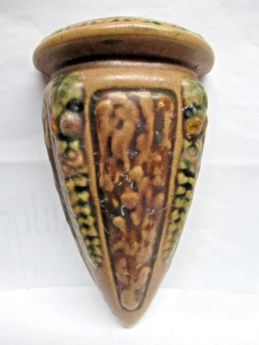 ROSEVILLE POTTERY FLORENTINE WALL POCKET