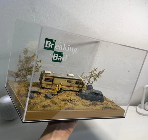 1:64 Greenlight Breaking Bad RV Bus Model with Custom Weathering - Picture 12 of 12
