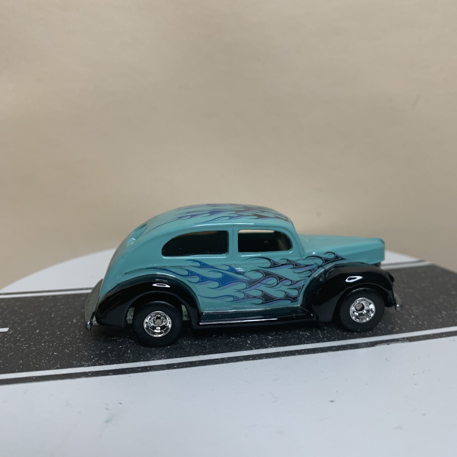 Hot Wheels Motor City Classics Fat Fendered 40 Ford 2-Door Blue Black Flame NM