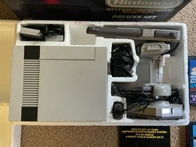 Nintendo NES Deluxe Set System Console w/ Rob the Robot CIB Complete Tested
