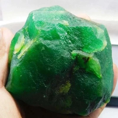 Natural 1005 Ct Colombian Green Raw Emerald Rough Uncut Loose Gemstone - Image 1 of 4