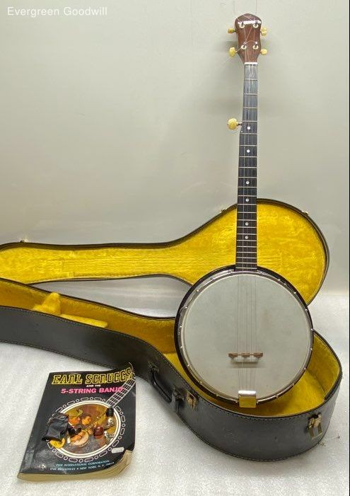 5-string Resonator Banjo w/ Earl Scruggs Music Book and Hard Case 559-12523