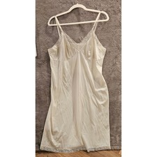 Vanity Fair Ivory Lace Trim Full Slip Chemise Sz 42 Women Coquette Girl 482