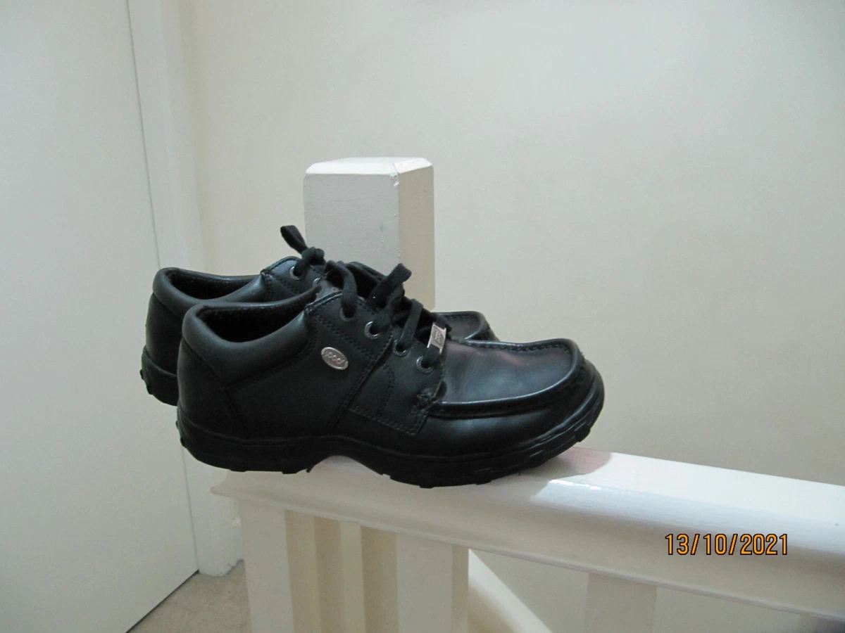Old school store pod shoes