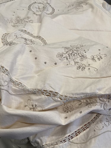 Vintage Ecru Tablecloth Intricate Lace Cutouts Embroidery Cotton Oval 60”x 96" - Picture 9 of 11