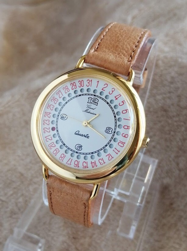 Montre vintage femme Gérard Malmaison grand cadran doré souvenir d'une élégance retrouvée