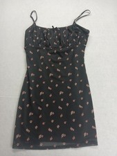 Forever 21 women's fitted short dress, size M, with floral print.
