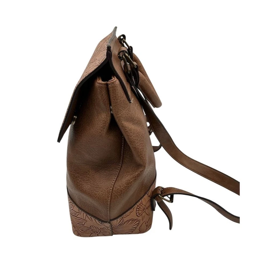 Mochila unisex Jessica Simpson color topo floral en relieve Foto 3 de 4