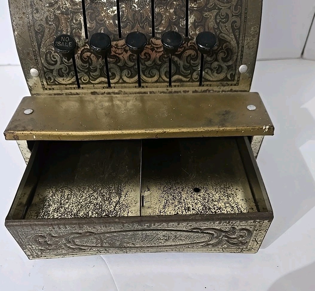 как выглядит Antique Ben Franklin Tin Toy Cash Register Kamkap NY 7.5" x 6.5" Works фото