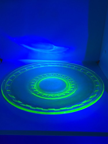 Uranium Green Art Deco Etched Faceted Plate - Picture 12 of 12